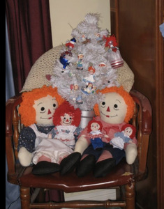 Raggedy Anne and Andy with RAA tree